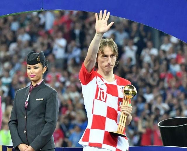 据法布里齐奥·罗马诺报道，曼城已立即从沃特福德召回20岁中卫马克斯·阿莱恩。🔄