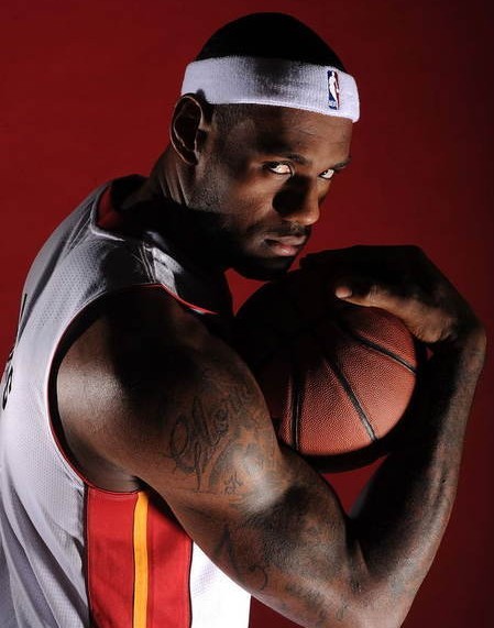 《英雄联盟》MSI 2025 季中赛：BLG 0：3 不敌 T1 跌入败者组