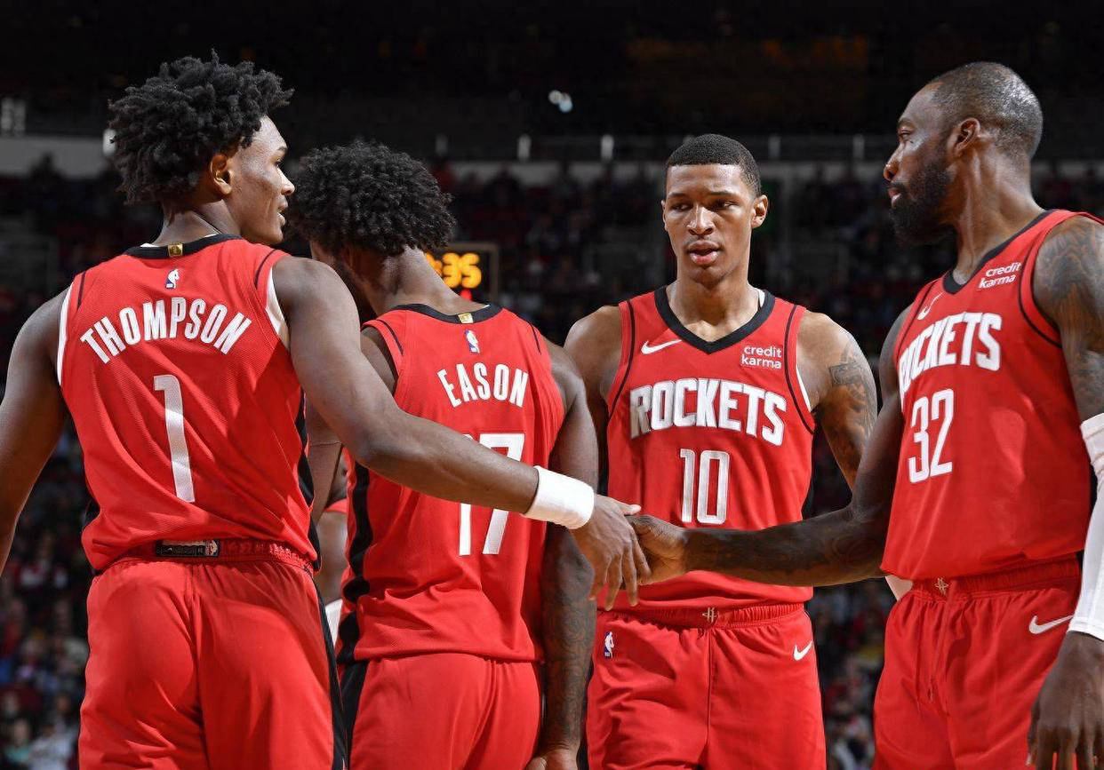 边锋突破一条龙，全场沸腾