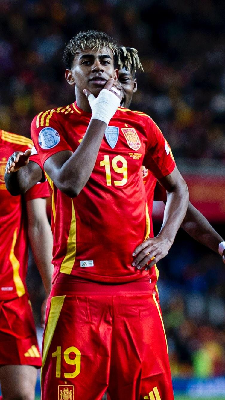 博主：曼联相信卡塞米罗已证明自己价值，愿与他续约至2027年