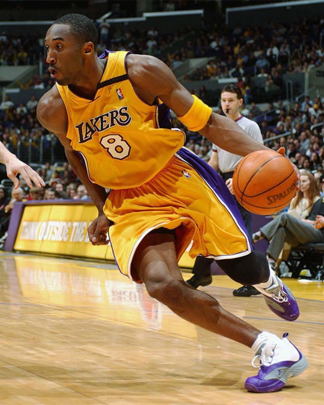 快船险胜活塞 哈登低迷