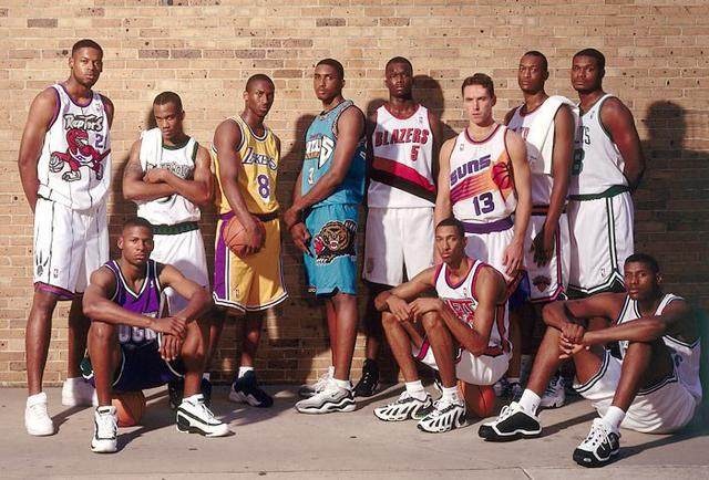 篮球湖人球员社媒晒训练照，状态积极