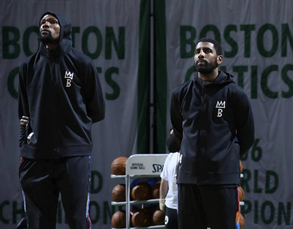 轻竞技玩法成为版本更新重点