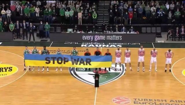 皇马因战术分歧和防守问题表现不稳定，哈维·阿隆索与球员矛盾缓和但压力仍大，需加速抢分以夺冠。